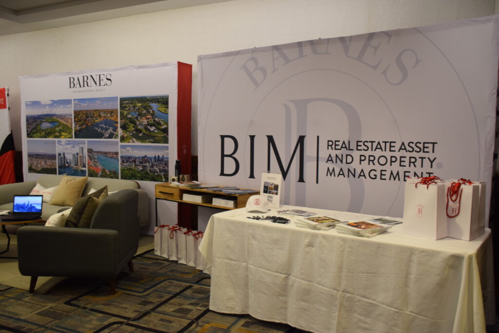 Περίπτερα BARNES NY και BIM στο NYC Real estate Expo